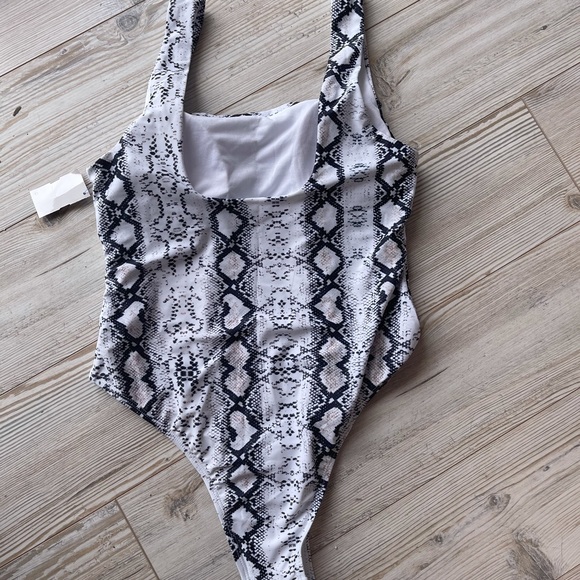 Swimsuit - Picture 2 of 4